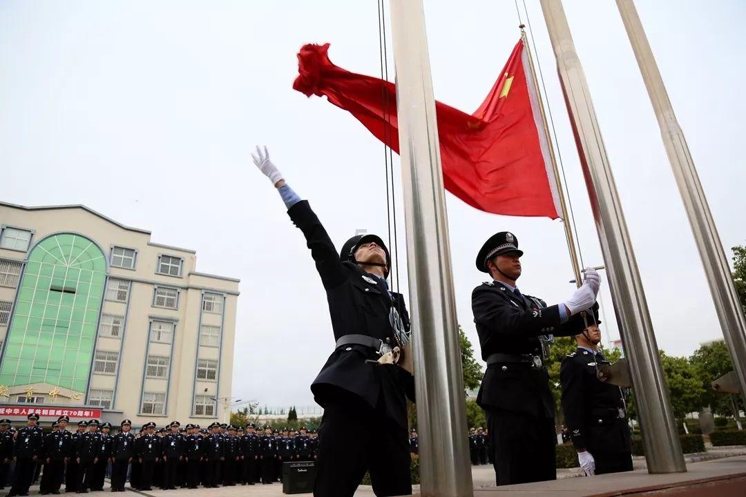 汪小菲公开恋情,66岁张兰直播间回应,态度表示支持孩子恋爱
